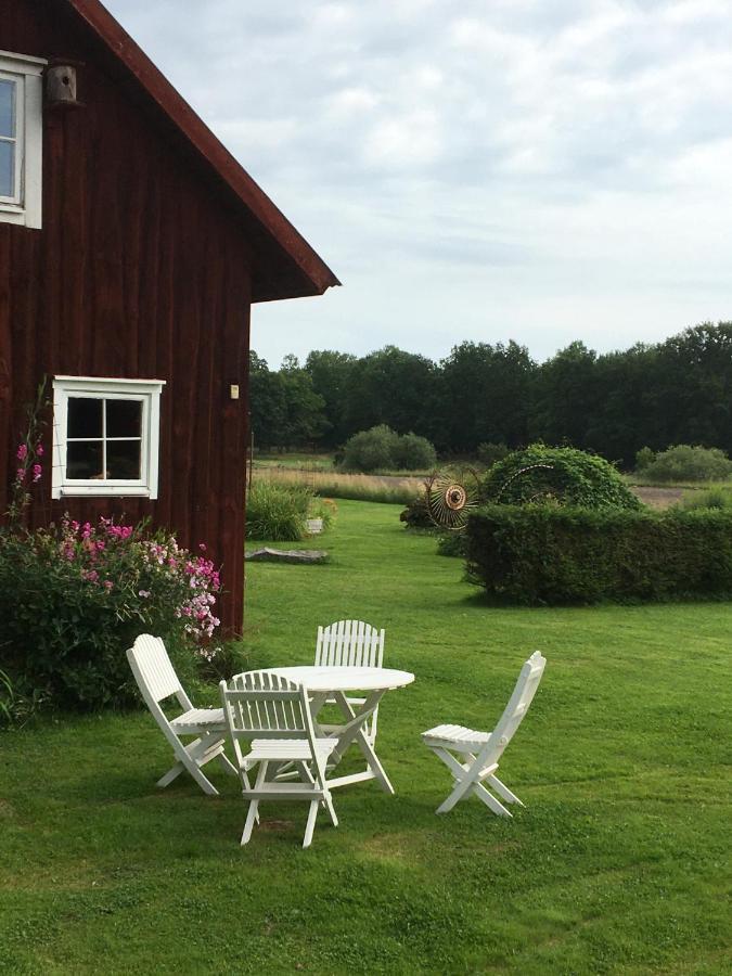 Liten Stuga Mitt I Naturen Pa Kinnekulle Hällekis Extérieur photo