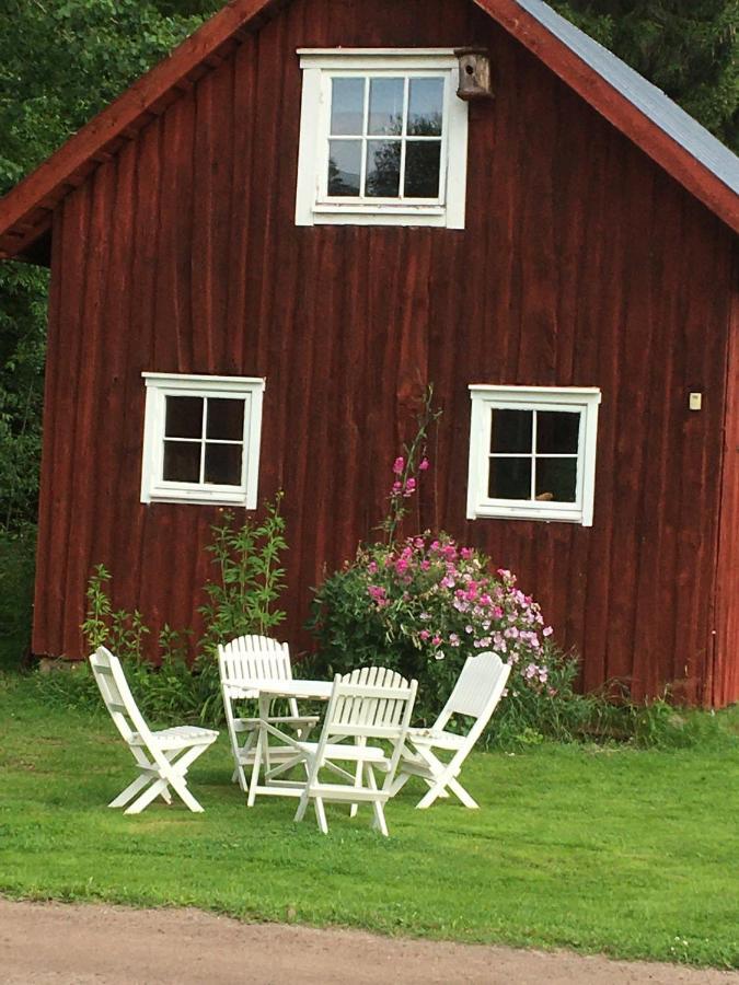 Liten Stuga Mitt I Naturen Pa Kinnekulle Hällekis Extérieur photo