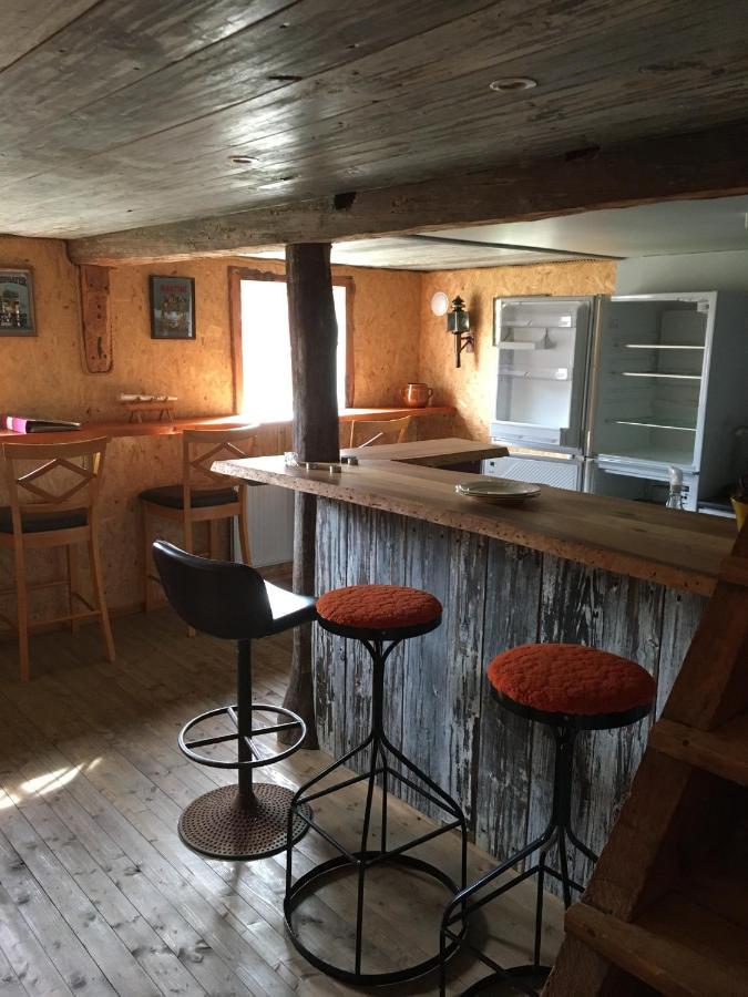 Liten Stuga Mitt I Naturen Pa Kinnekulle Hällekis Extérieur photo